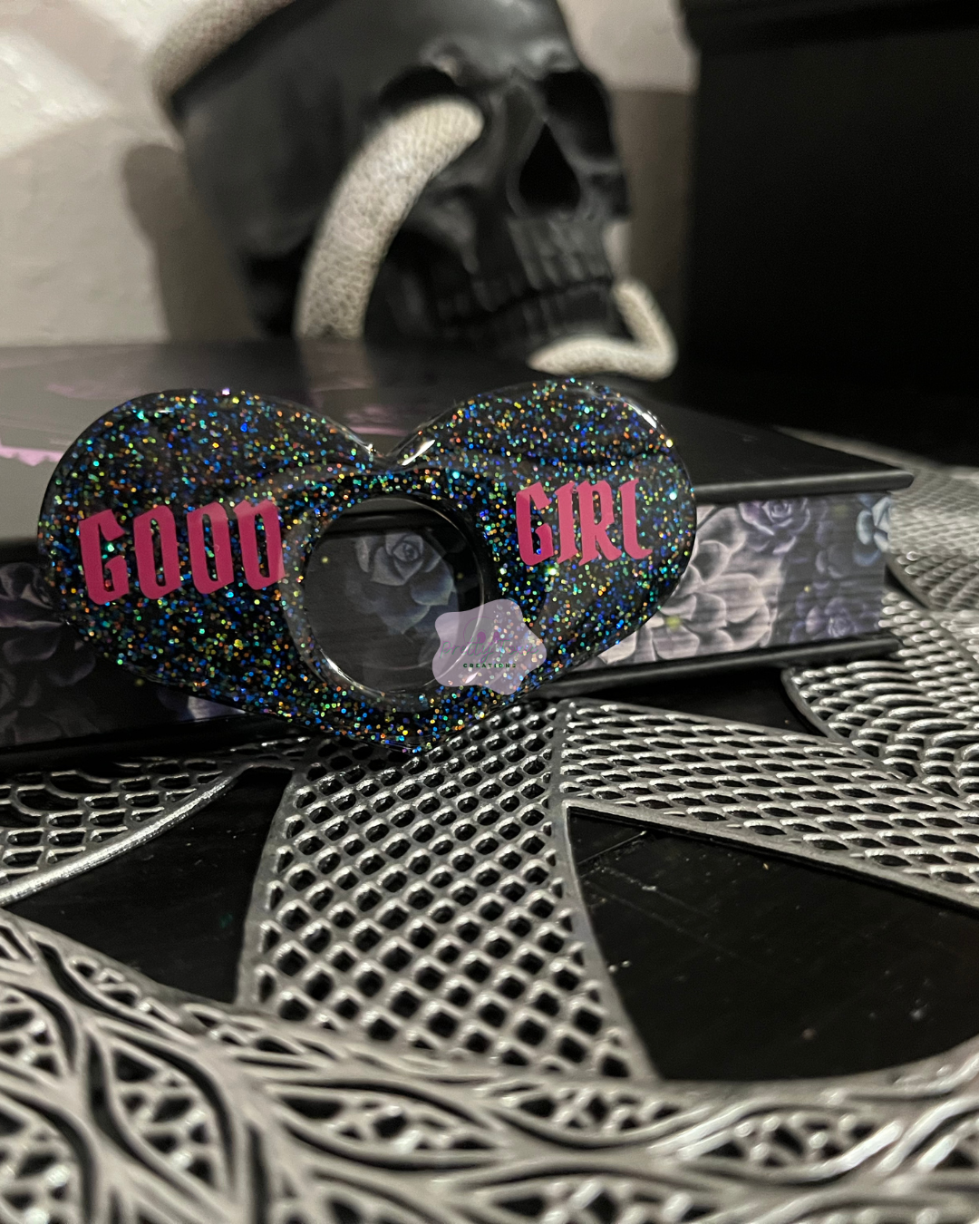 Good Girl Page Holder